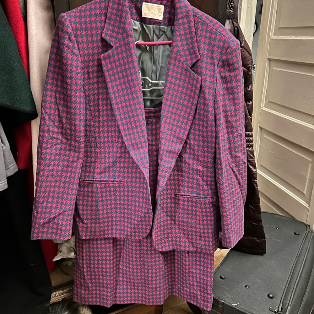 Stunning Pendleton vintage wool skirt suit - near mint condition